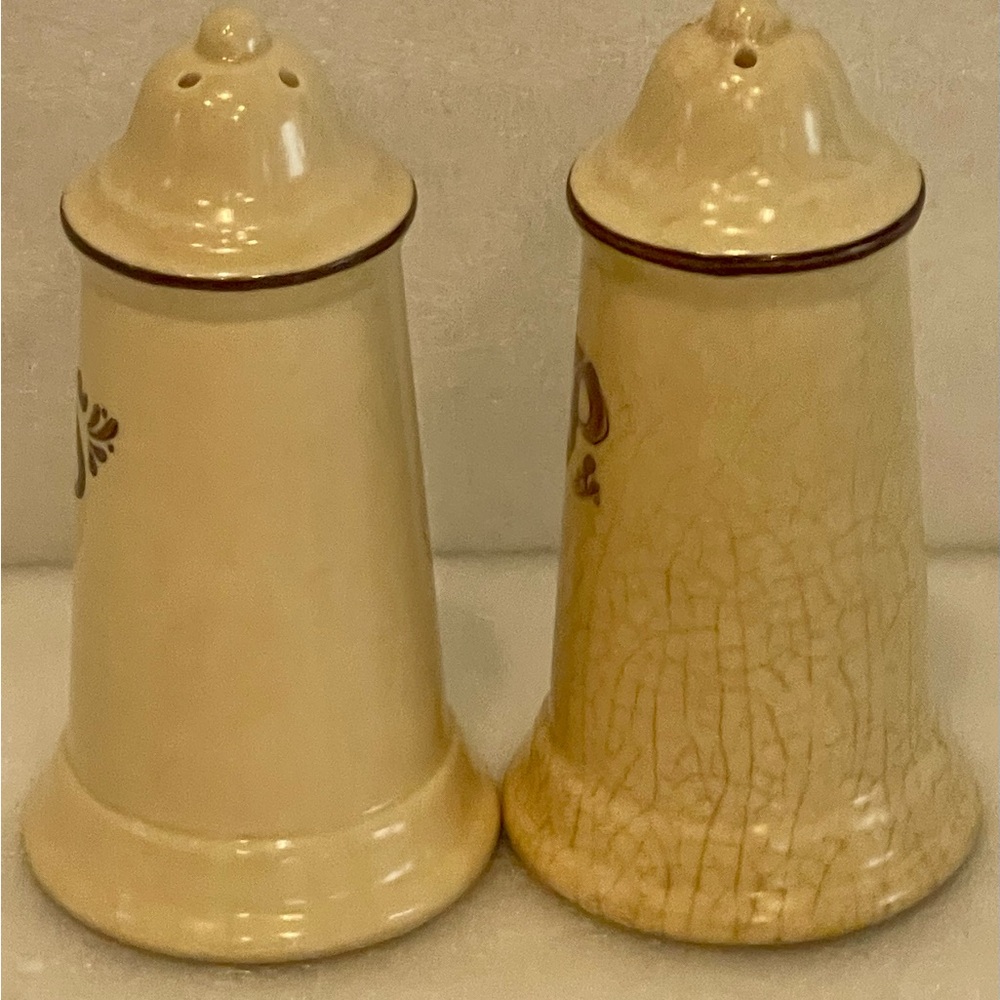 Large Vintage Pfaltzgraff Tower Salt and Pepper Shakers Cream Color - Picture 4 of 6
